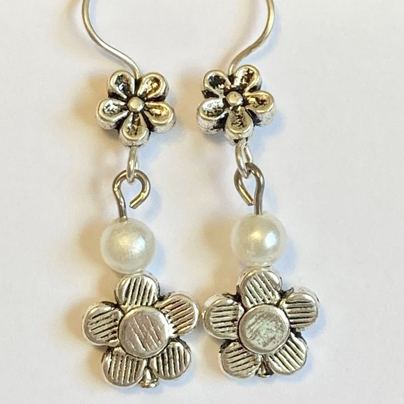 Daisy Flower Earrings Silver Plated Enamel White Glass Pearl Dangle Dainty - Picture 9 of 11